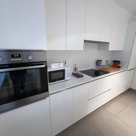 Appartement With Free Covered Parking - Center *